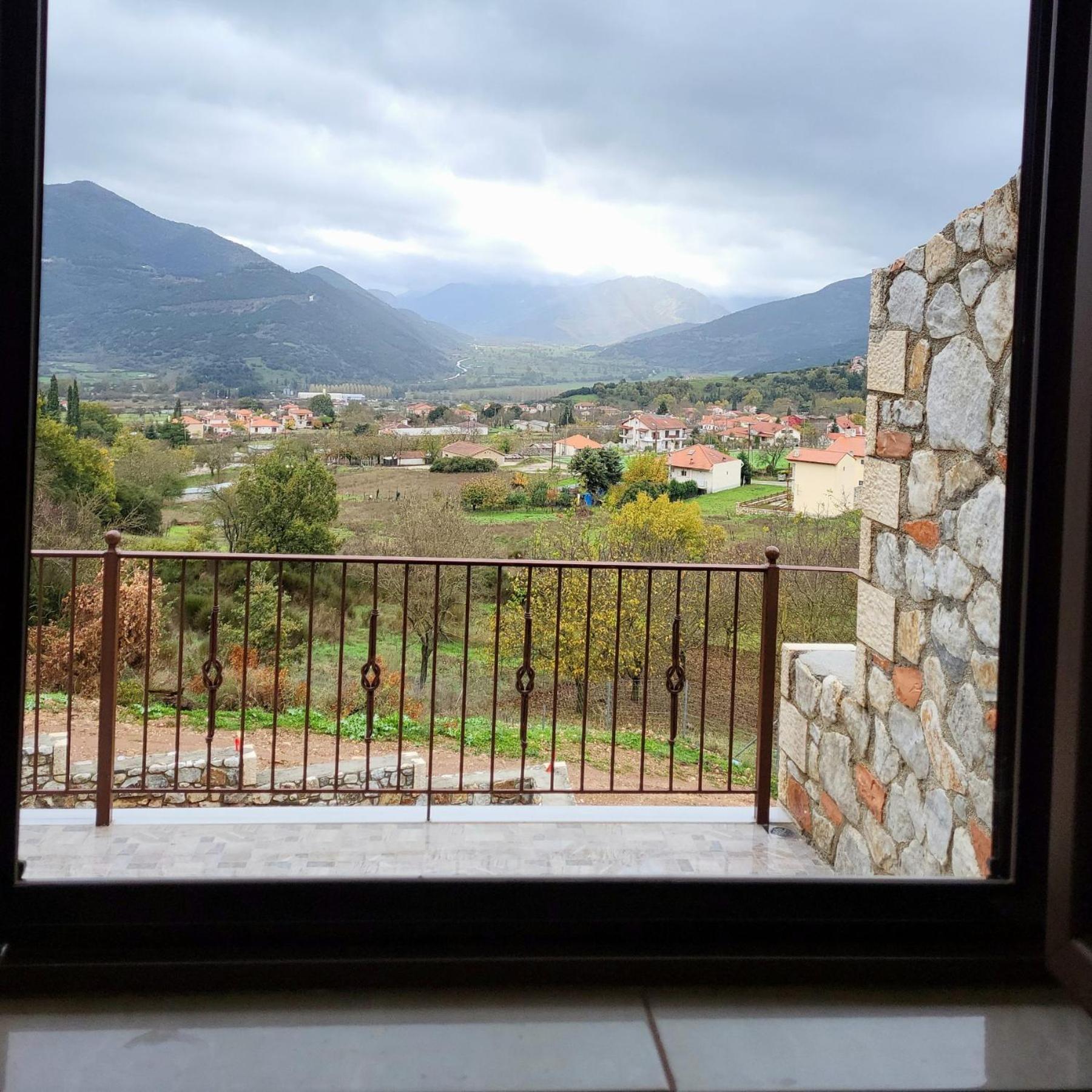 Villa Τα Πέτρινα Στο Σκεπαστό Kalavryta Exterior foto